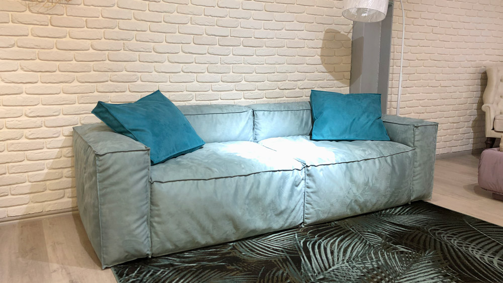 Прямой диван в стиле лофт